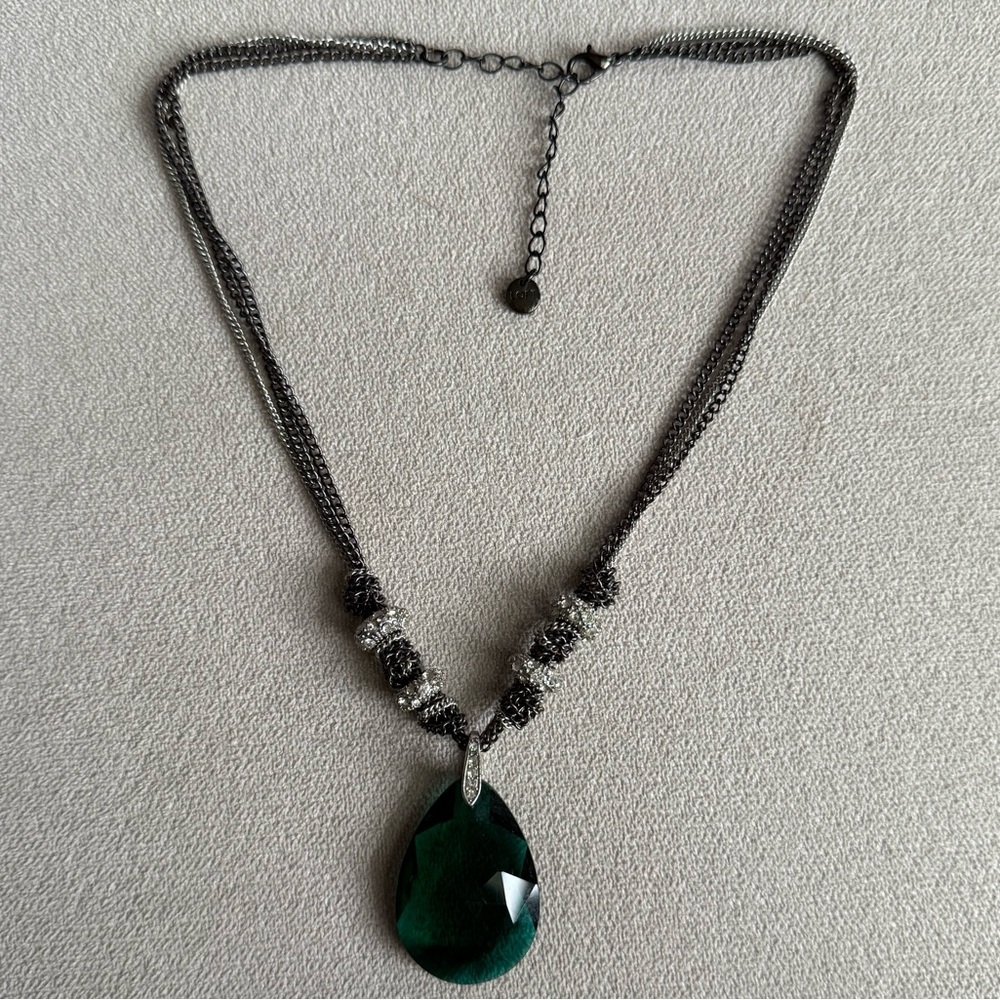 LOFT Dark Green Teardrop Pendant Necklace – Gunmetal Chain